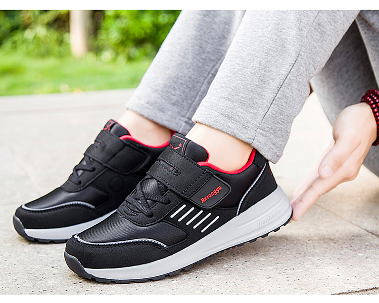 2018新款秋季防滑耐磨老人健步鞋轻便透气爸妈鞋