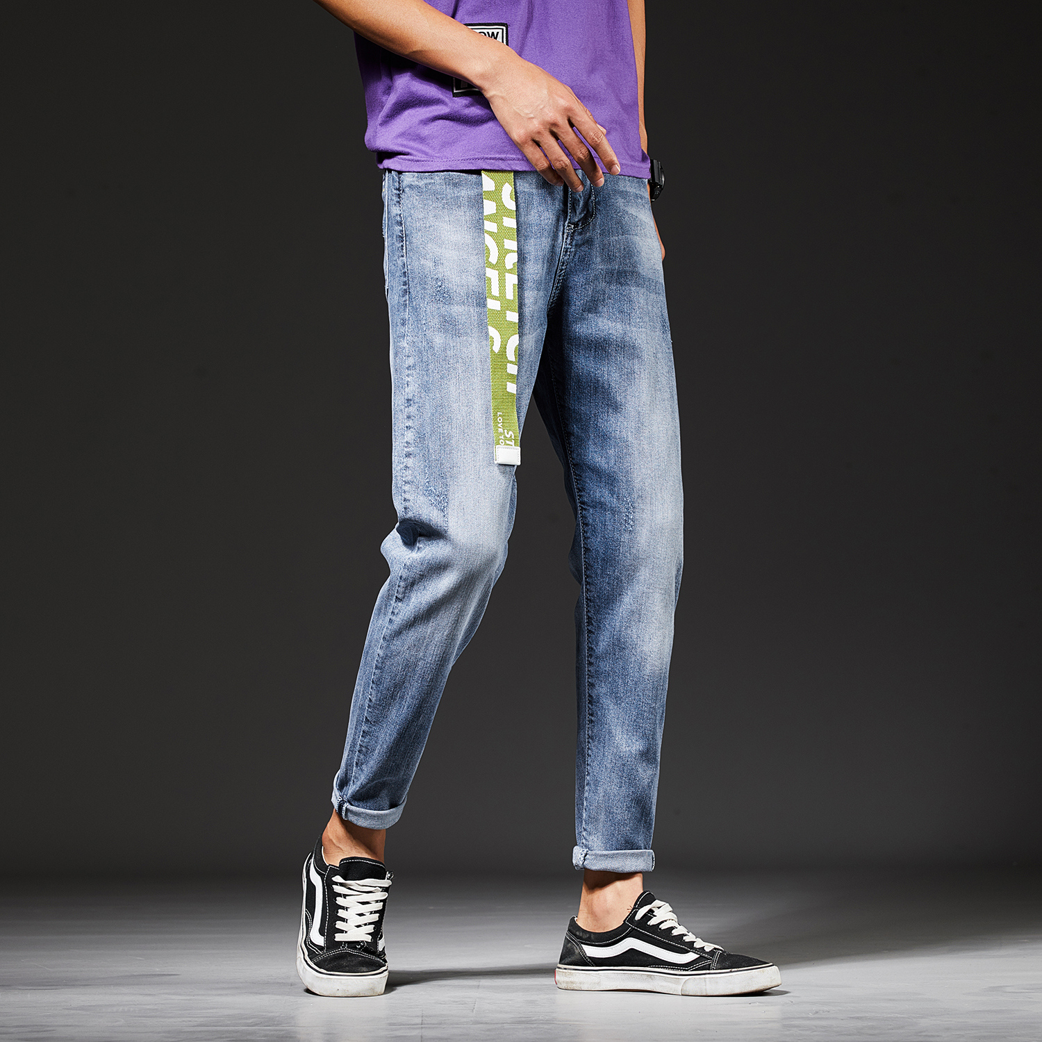 2020春款男裤潮流韩版流行牛仔裤蓝色弹力皮带时尚小脚微跨牛仔裤