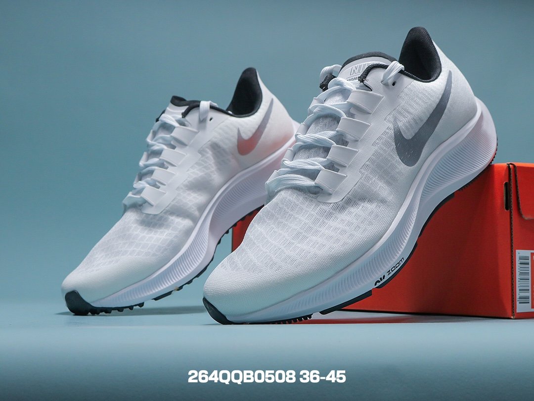 nike/耐克登月37代 超轻网面61气透69跑步鞋